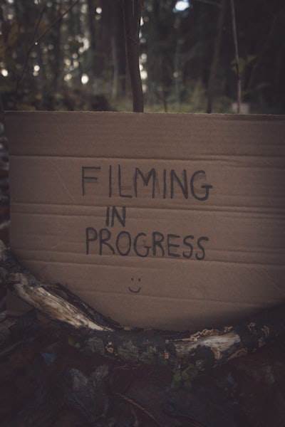 ¿Cómo hacer una película sin escuela de cine o equipo de estudio?