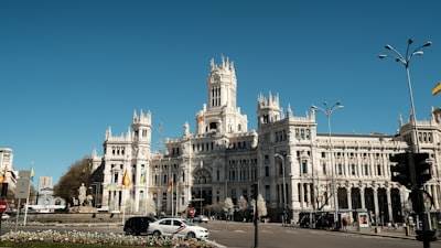 Managing Personalized Services Development in Madrid: A Comparative Analysis