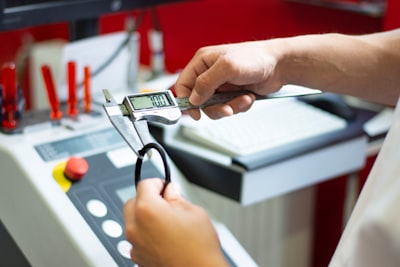 ¿Cómo garantizar la confiabilidad en la automatización de la incorporación de clientes?