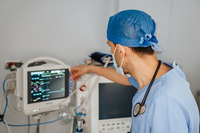 Automatización de flujos de trabajo de facturación en salud