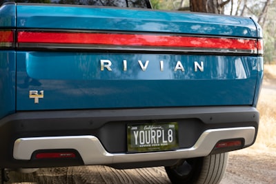 Rivian: recortes y retraso en rentabilidad por autonomía