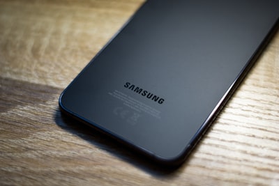 Samsung planea duplicar dispositivos de IA móvil para 2026