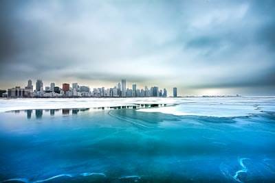 Cómo la IA construirá Ciudades Aqua-Tech a Prueba de Clima