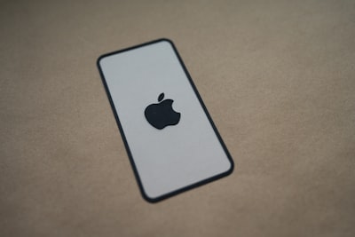 Apple lucha por corregir error con código de acceso del iPhone.