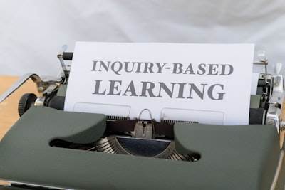 Solucion: Expertise should not monopolize: Action-based learning for visual-language-action blending