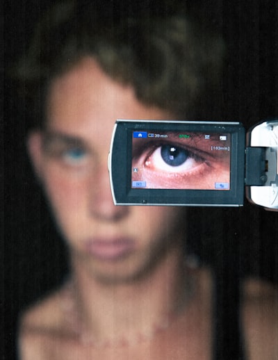 Look-based metric for custom video captions