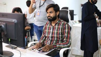 Construcción de CandidateList.live con programación Vibe para elecciones en India