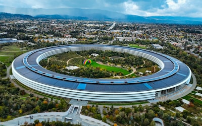 Apple closes three stores in the United States, including the first to unionize