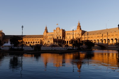 Las 5 mejores empresas de seguridad para autónomos en Sevilla