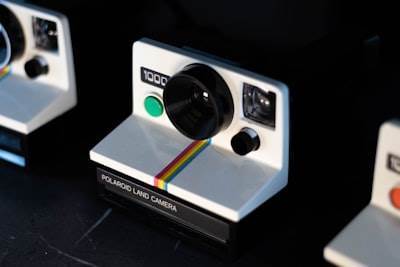 Improving Optical Camera Cable Performance through Adaptive Polymer Doping and Correlation Spectroscopy