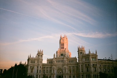Automatización de tareas vs contratación en Madrid
