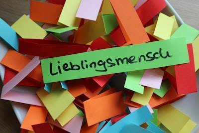 Ajuste fino de LLMs para mejorar la generalización