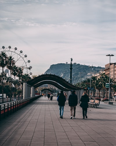 Mejora tu atención al cliente en Barcelona con un chatbot de IA