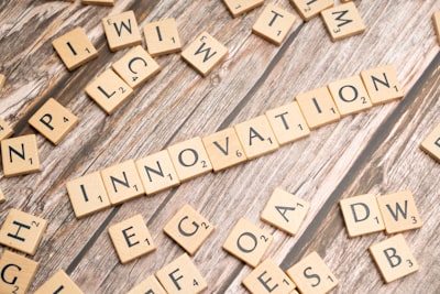 Promoviendo la innovación en industrias sostenibles con informes empresariales.