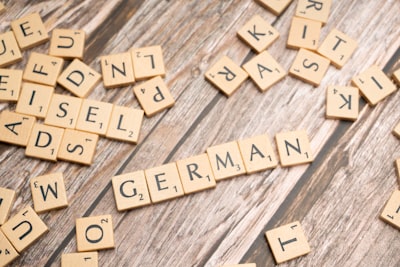 Explotando la decodificación gramatical en LLMs: ataque CodeSpear