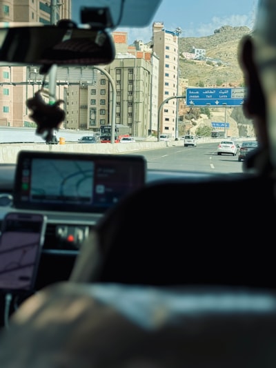 DriveMoE: Mezcla de Expertos para un Modelo VLA de Conducción Autónoma