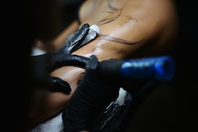 Transforma tus tatuajes existentes en segundos