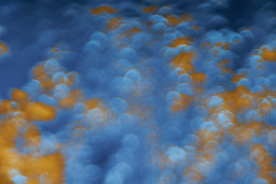 Explorando singularidades en nubes de puntos con Laplaciano de gráficos