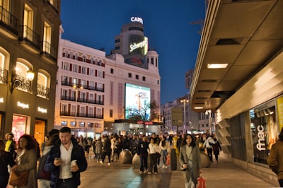 Las 15 mejores agencias de agentes de IA para marketing en Madrid