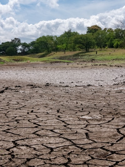 Cuantificación de impactos climáticos en generación renovable: modelo de difusión recurrente de superresolución