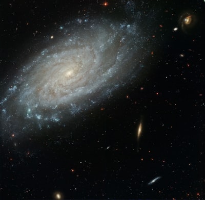 Generación de imágenes de galaxias categorizadas con modelos de difusión