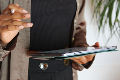 ¿Pueden los empleados de IA ser compatibles con dispositivos?