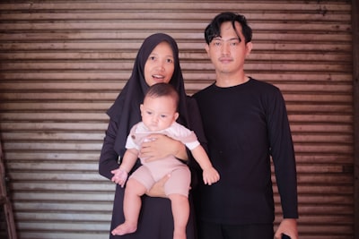 La madre del hijo de Elon Musk demanda a xAI por deepfakes de Grok