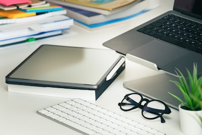 Automatización de documentos legales y trabajo remoto.