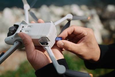 Carga automática de drones: Tecnología de auto-reparación para infraestructuras.
