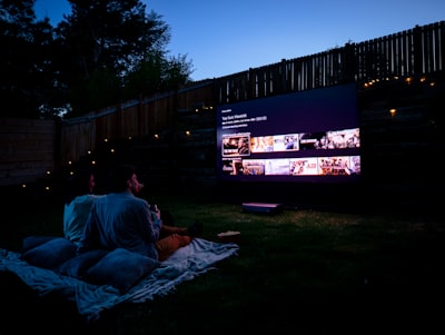 Transforma tu noche de cine con luces inteligentes