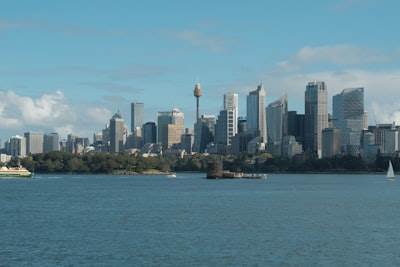 Cómo crear un agente de IA bicameral que toma decisiones con láseres australianos
