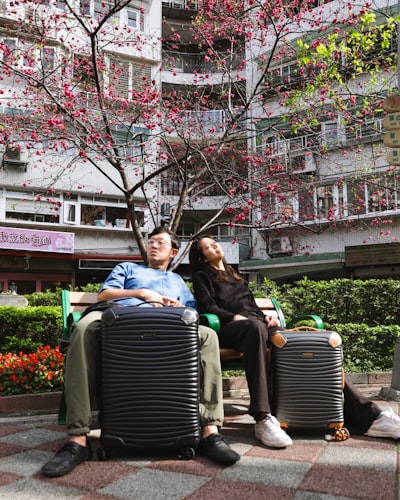 Automatización de itinerarios personalizados emocionalmente conscientes para expatriados.