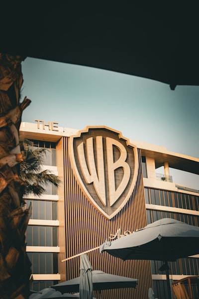 Netflix compite fuerte con una oferta de $83 mil millones por Warner Bros. Discovery