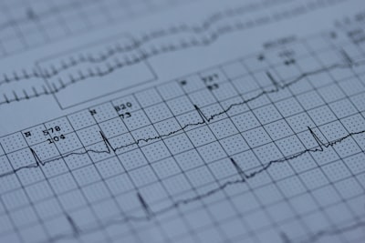 Modelo basado en atención para simulaciones electrocardiológicas