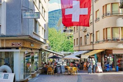 Cómo los restaurantes en Suiza se están adaptando a los aumentos de costos