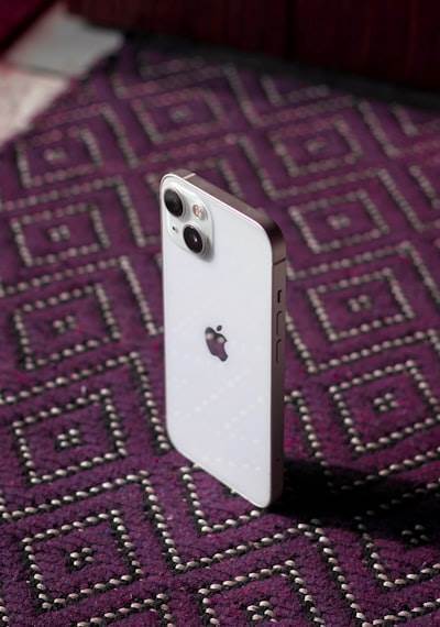 El nuevo iPhone Pocket de Apple: $230 por un calcetín cortado