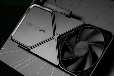 Prueba de refrigeración pasiva: enorme disipador en RTX 4060