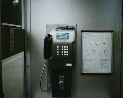 ¿Cómo integrar el sistema telefónico de IA en la estrategia digital de una empresa?