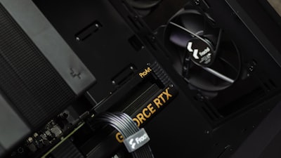 Agarra este monitor Asus de 27" con panel IPS y hasta 160Hz en 4K.