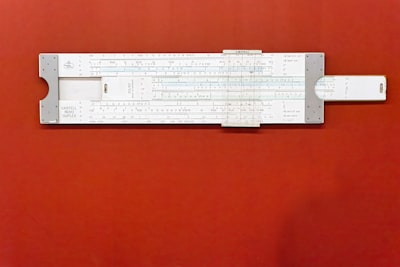 Calibración informacional-geométrica de modelos a nivel de paciente para agregar evidencia