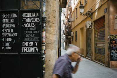 Escritura profesional de IA para anuncios en Valencia