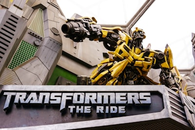 Cómo manejar tokens atípicos en transformers de difusión