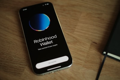 Los mejores constructores de apps IA gratis para Android e iOS en 2026