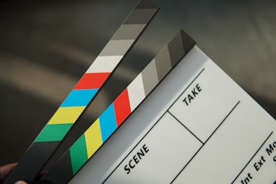 ¿Crear videos de personajes de IA reduce costos y ahorra tiempo?