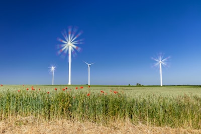 Aggregation and Context-Aware Prediction for Reliable Renewable Energy Forecasting
