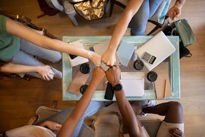 Impacto de la automatización de encuestas en la colaboración en equipo