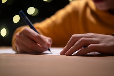 Escritura asistida con inteligencia artificial