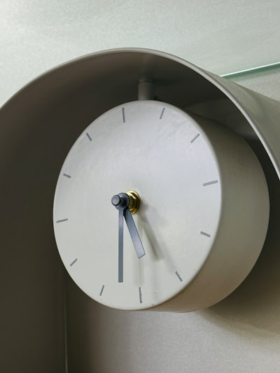 Manejo del tiempo y relojes en exámenes.