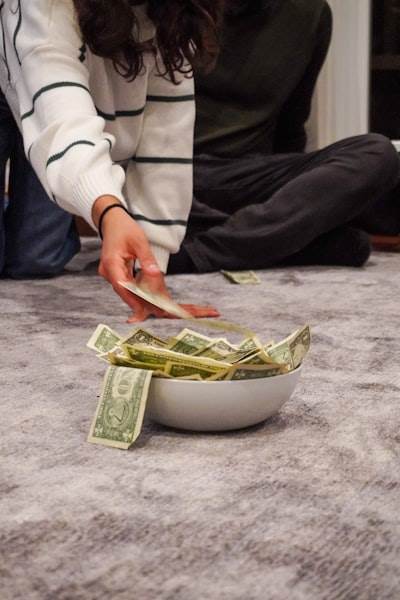 La tendencia actual de ganar dinero con inteligencia artificial