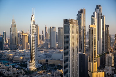 Modernización de sistemas heredados en Dubai: Casos de uso, costos, ROI